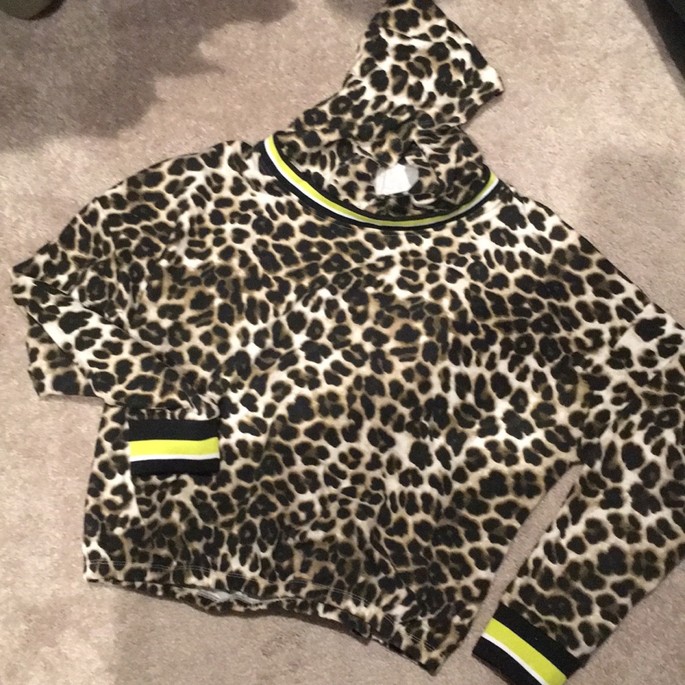 Leopard hoodie with convertible hoodie cropped top